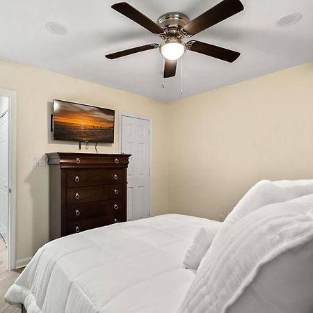Cozy 2 Bedroom Duplex In Charlotte, Jacuzzi, Sleeps 6 Plus 2 Exterior photo