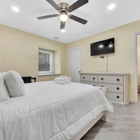 Cozy 2 Bedroom Duplex In Charlotte, Jacuzzi, Sleeps 6 Plus 2 Exterior photo