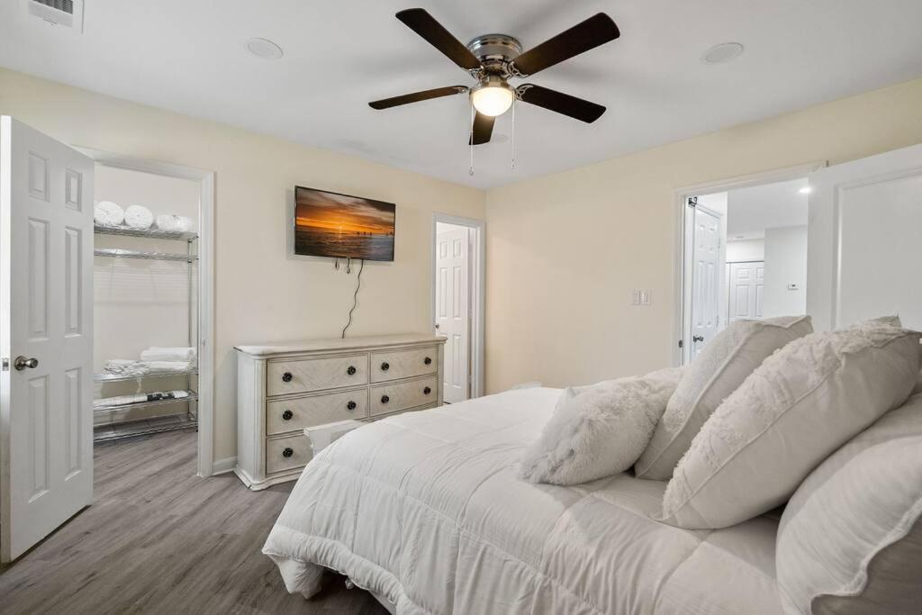 Cozy 2 Bedroom Duplex In Charlotte, Jacuzzi, Sleeps 6 Plus 2 Exterior photo
