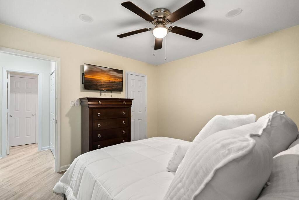Cozy 2 Bedroom Duplex In Charlotte, Jacuzzi, Sleeps 6 Plus 2 Exterior photo