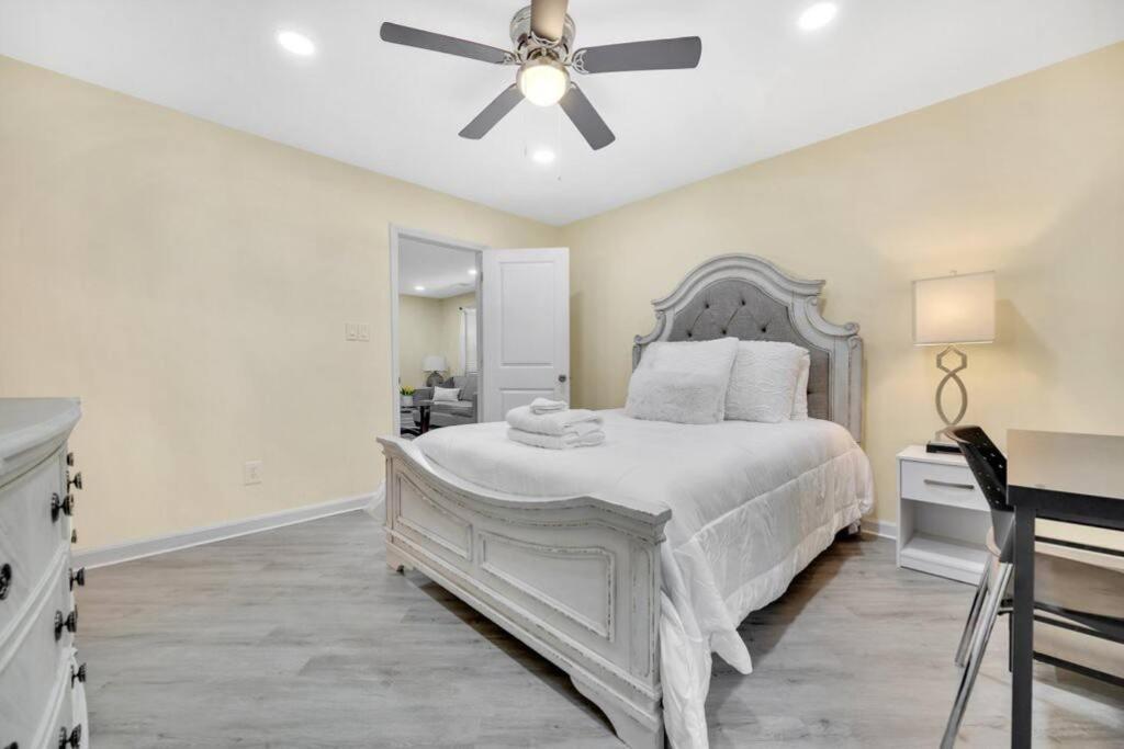 Cozy 2 Bedroom Duplex In Charlotte, Jacuzzi, Sleeps 6 Plus 2 Exterior photo